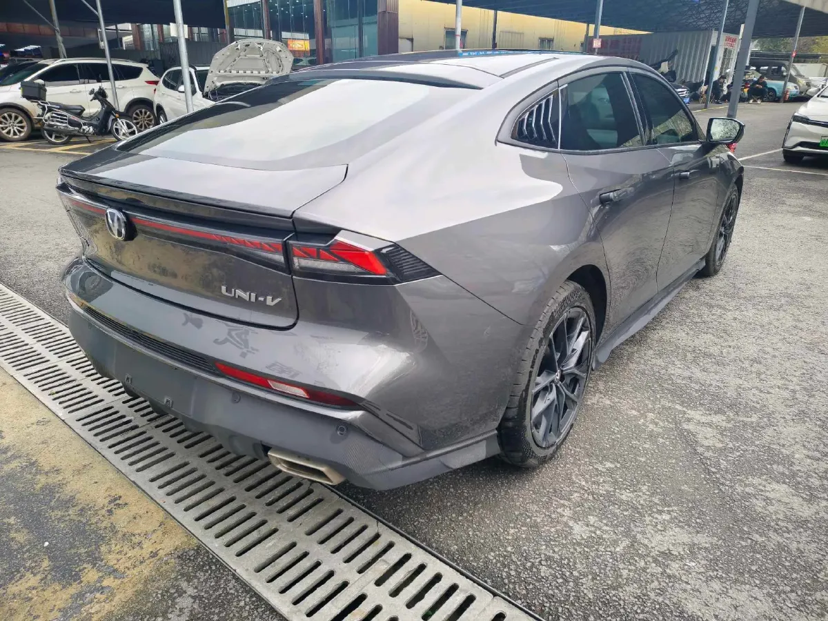 2024 ChangAn UNI-V 1.5T 188HP L4 7DCT,autocango,china used car exporter,china ev exporter,chinese used car exporter,chinese used ev exporter