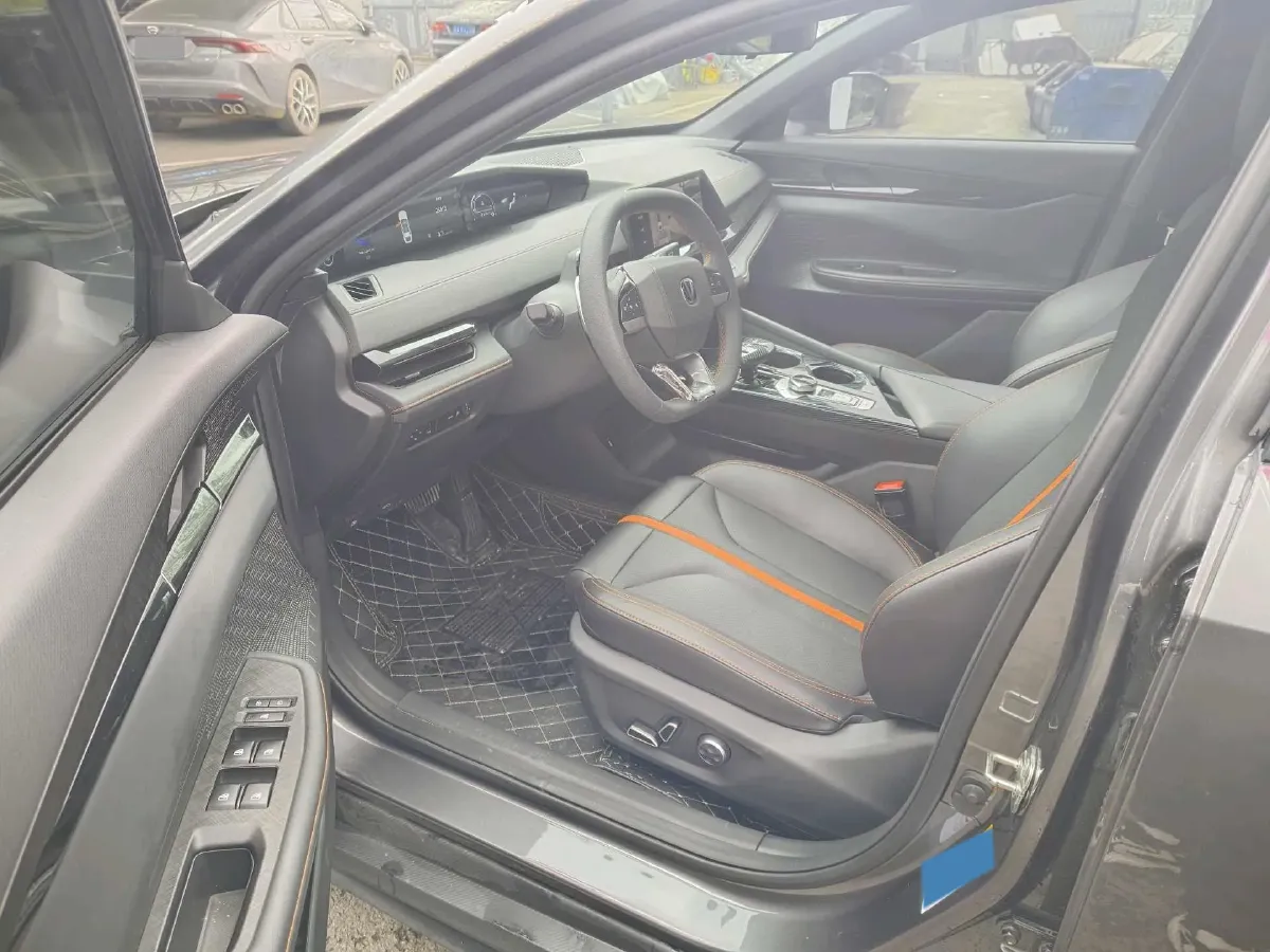 2024 ChangAn UNI-V 1.5T 188HP L4 7DCT,autocango,china used car exporter,china ev exporter,chinese used car exporter,chinese used ev exporter