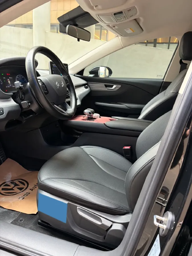 2024 HongQi E-QM5 BEV 72KWH,autocango,china used car exporter,china ev exporter,chinese used car exporter,chinese used ev exporter