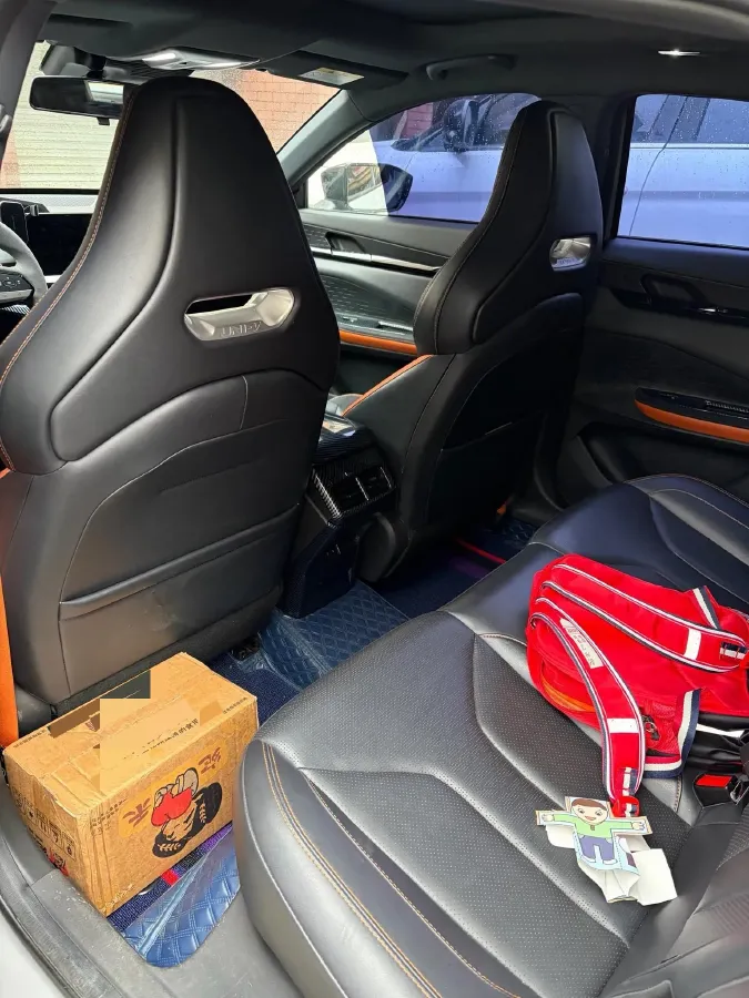 2022 ChangAn UNI-V 2.0T 233HP L4 8AT,autocango,china used car exporter,china ev exporter,chinese used car exporter,chinese used ev exporter