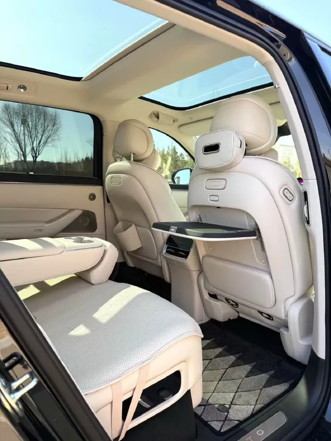 2025 AITO AITO M8 REEV 160HP REEV 53.4KWH,autocango,china used car exporter,china ev exporter,chinese used car exporter,chinese used ev exporter