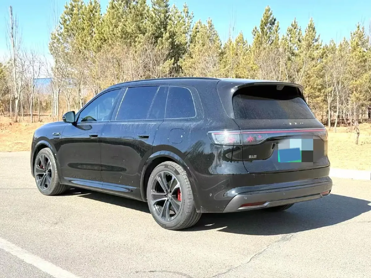 2025 AITO AITO M8 REEV 160HP REEV 53.4KWH,autocango,china used car exporter,china ev exporter,chinese used car exporter,chinese used ev exporter