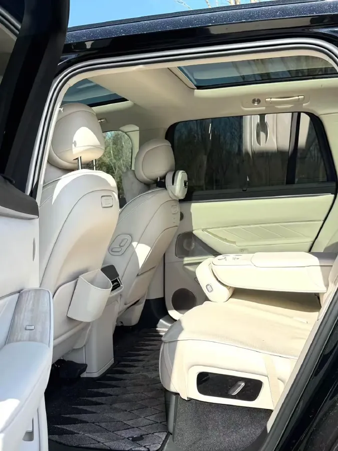 2025 AITO AITO M8 REEV 160HP REEV 53.4KWH,autocango,china used car exporter,china ev exporter,chinese used car exporter,chinese used ev exporter