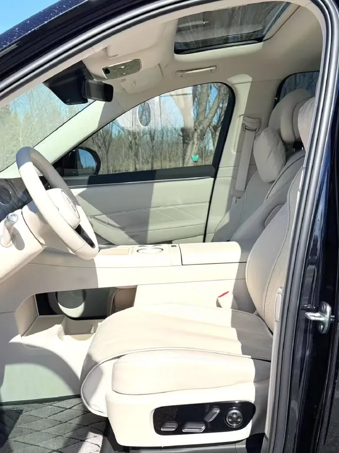 2025 AITO AITO M8 REEV 160HP REEV 53.4KWH,autocango,china used car exporter,china ev exporter,chinese used car exporter,chinese used ev exporter