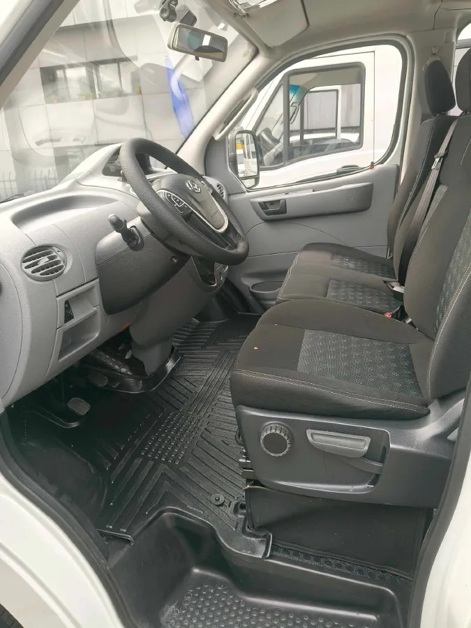 2021 MAXUS XinTu V80 2.0T 127HP L4 6MT,autocango,china used car exporter,china ev exporter,chinese used car exporter,chinese used ev exporter