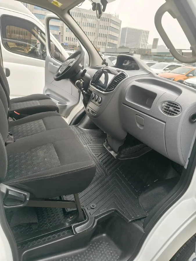 2021 MAXUS XinTu V80 2.0T 127HP L4 6MT,autocango,china used car exporter,china ev exporter,chinese used car exporter,chinese used ev exporter