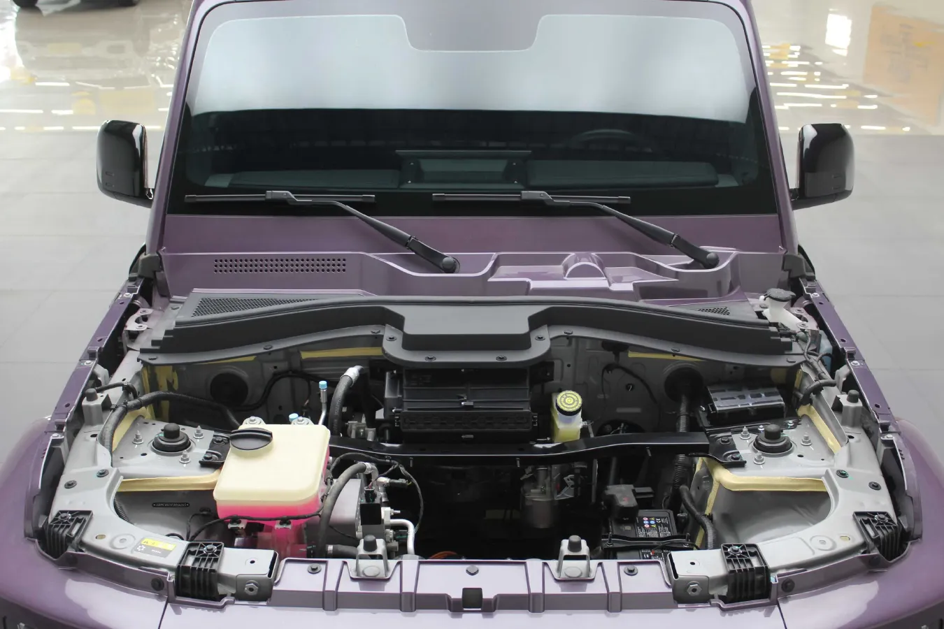 2025 Yufeng Auto Golden Warehouse BEV,autocango,china used car exporter,china ev exporter,chinese used car exporter,chinese used ev exporter