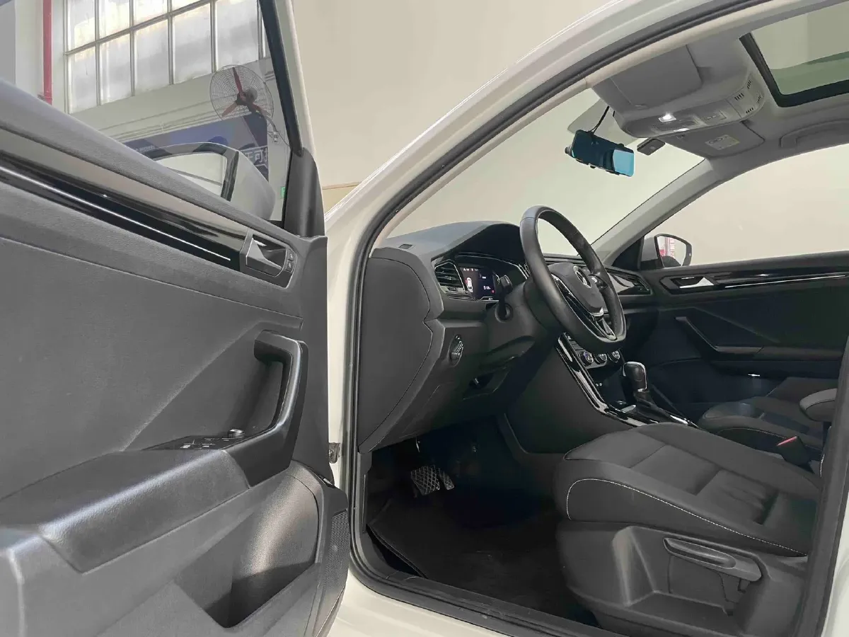 2021 Volkswagen T-Roc 1.4T 150HP L4 7DCT,autocango,china used car exporter,china ev exporter,chinese used car exporter,chinese used ev exporter