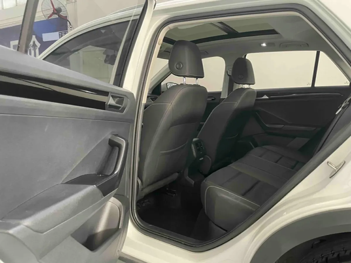 2021 Volkswagen T-Roc 1.4T 150HP L4 7DCT,autocango,china used car exporter,china ev exporter,chinese used car exporter,chinese used ev exporter