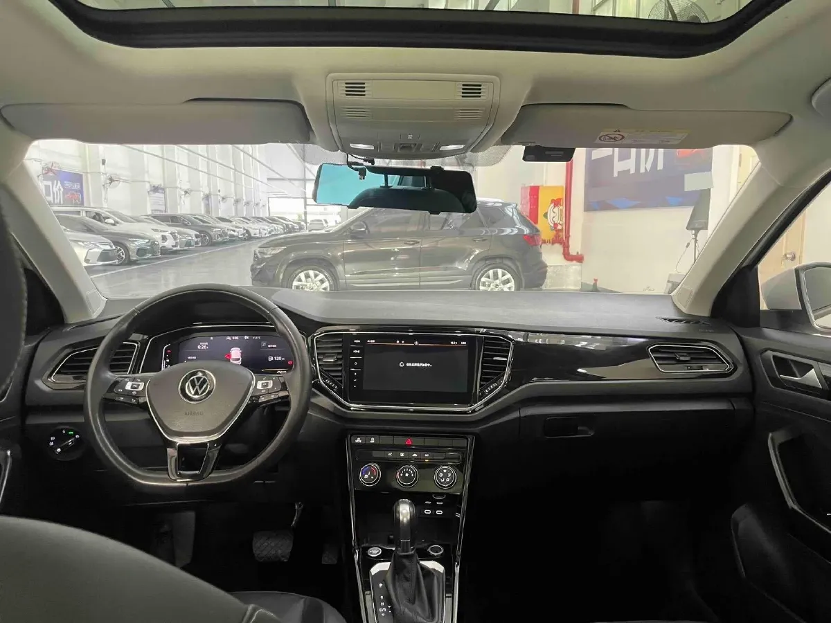 2021 Volkswagen T-Roc 1.4T 150HP L4 7DCT,autocango,china used car exporter,china ev exporter,chinese used car exporter,chinese used ev exporter