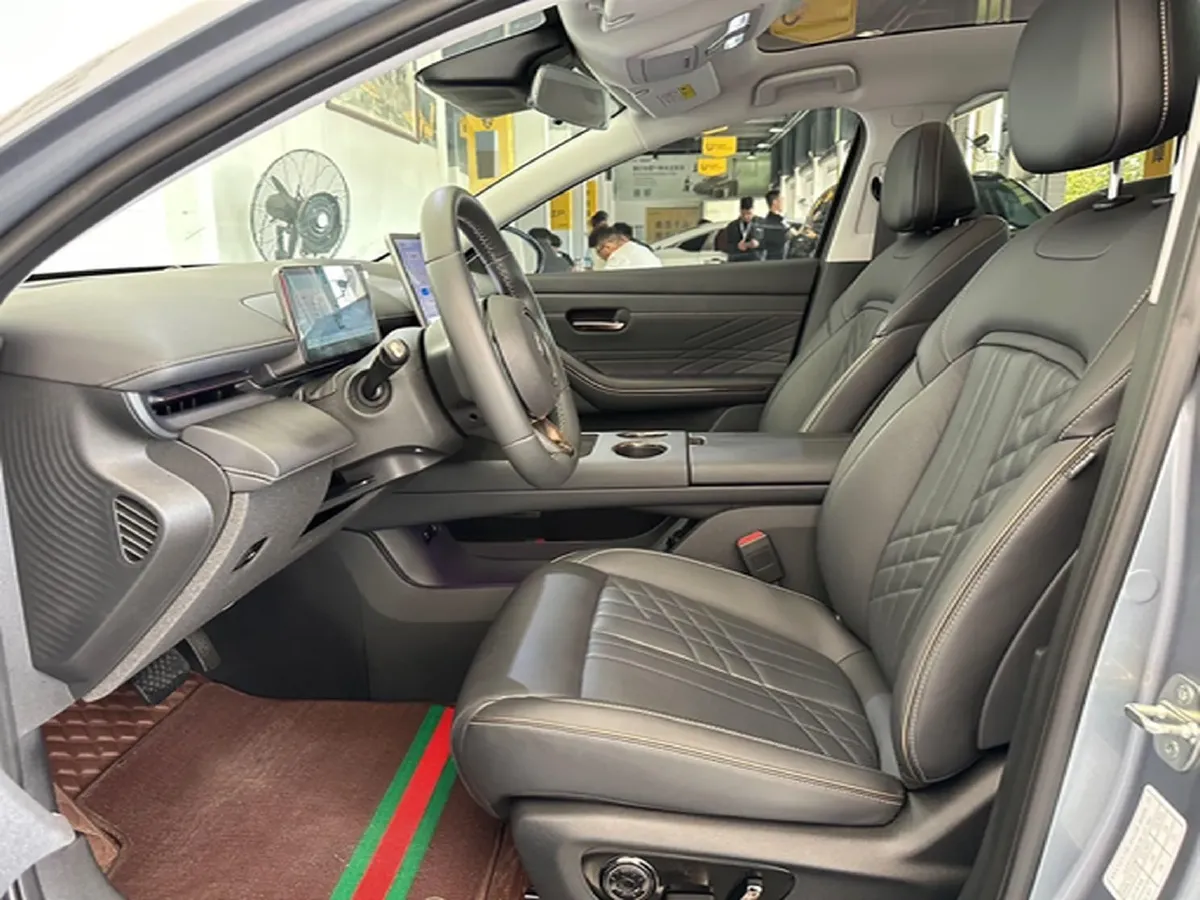 2025 BaoJun XiangJing 1.5T 143HP L4 1DHT PHEV,autocango,china used car exporter,china ev exporter,chinese used car exporter,chinese used ev exporter