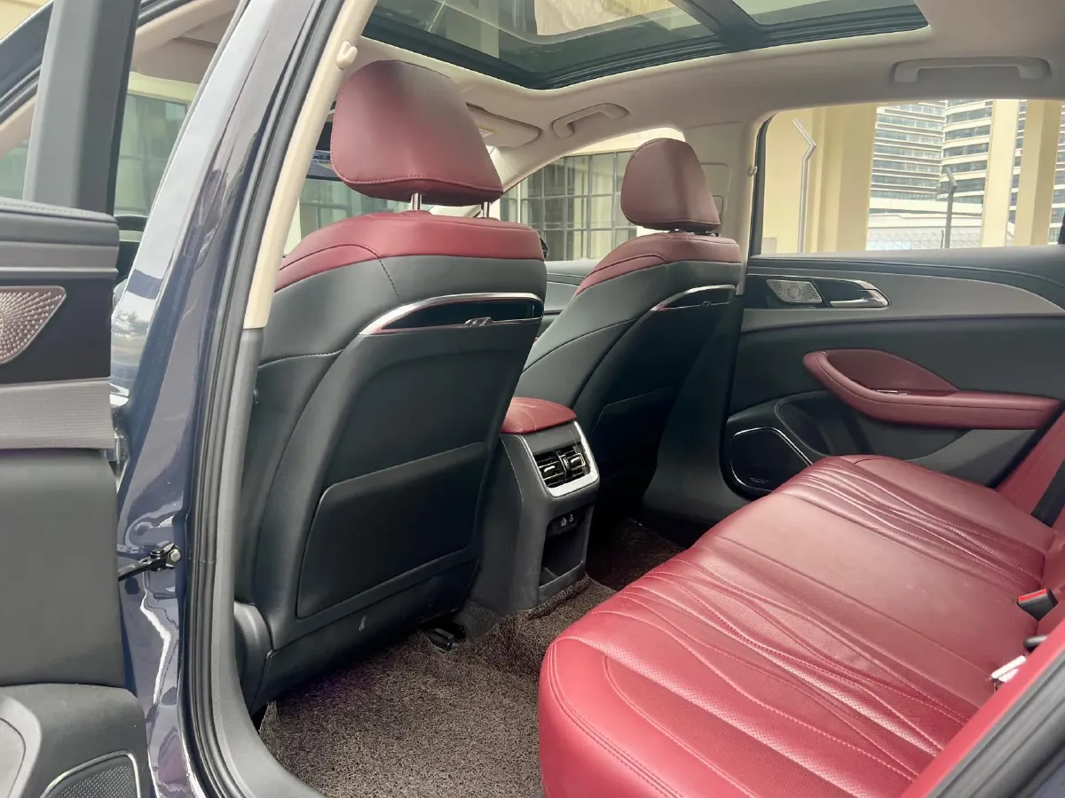 2023 HongQi H5 2.0T 224HP L4 8AT,autocango,china used car exporter,china ev exporter,chinese used car exporter,chinese used ev exporter