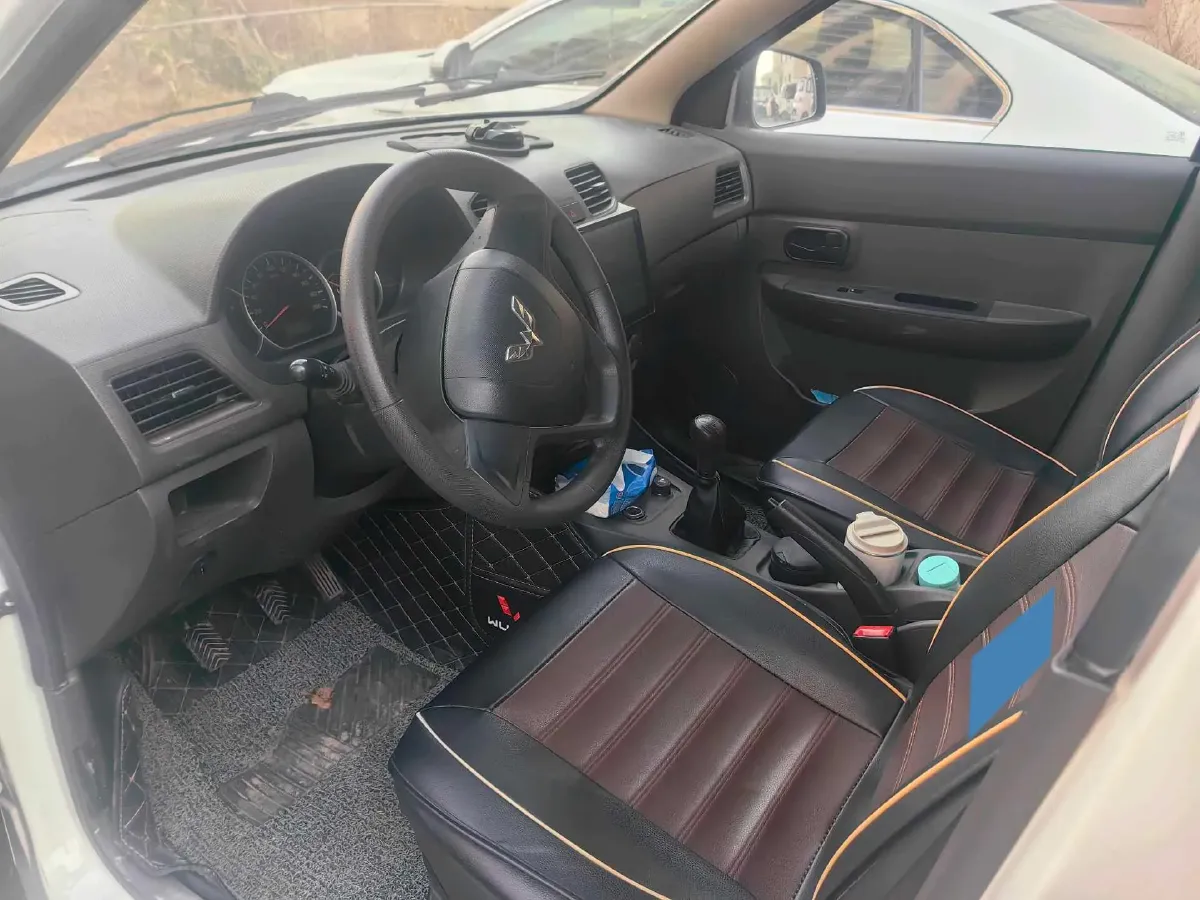 2015 WuLing HongGuang 1.5L 112HP L4 5MT,autocango,china used car exporter,china ev exporter,chinese used car exporter,chinese used ev exporter