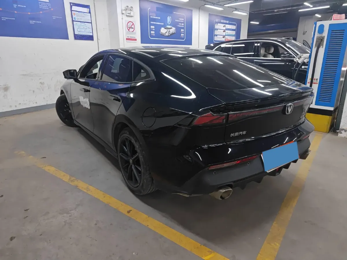 2022 ChangAn UNI-V 1.5T 188HP L4 7DCT,autocango,china used car exporter,china ev exporter,chinese used car exporter,chinese used ev exporter