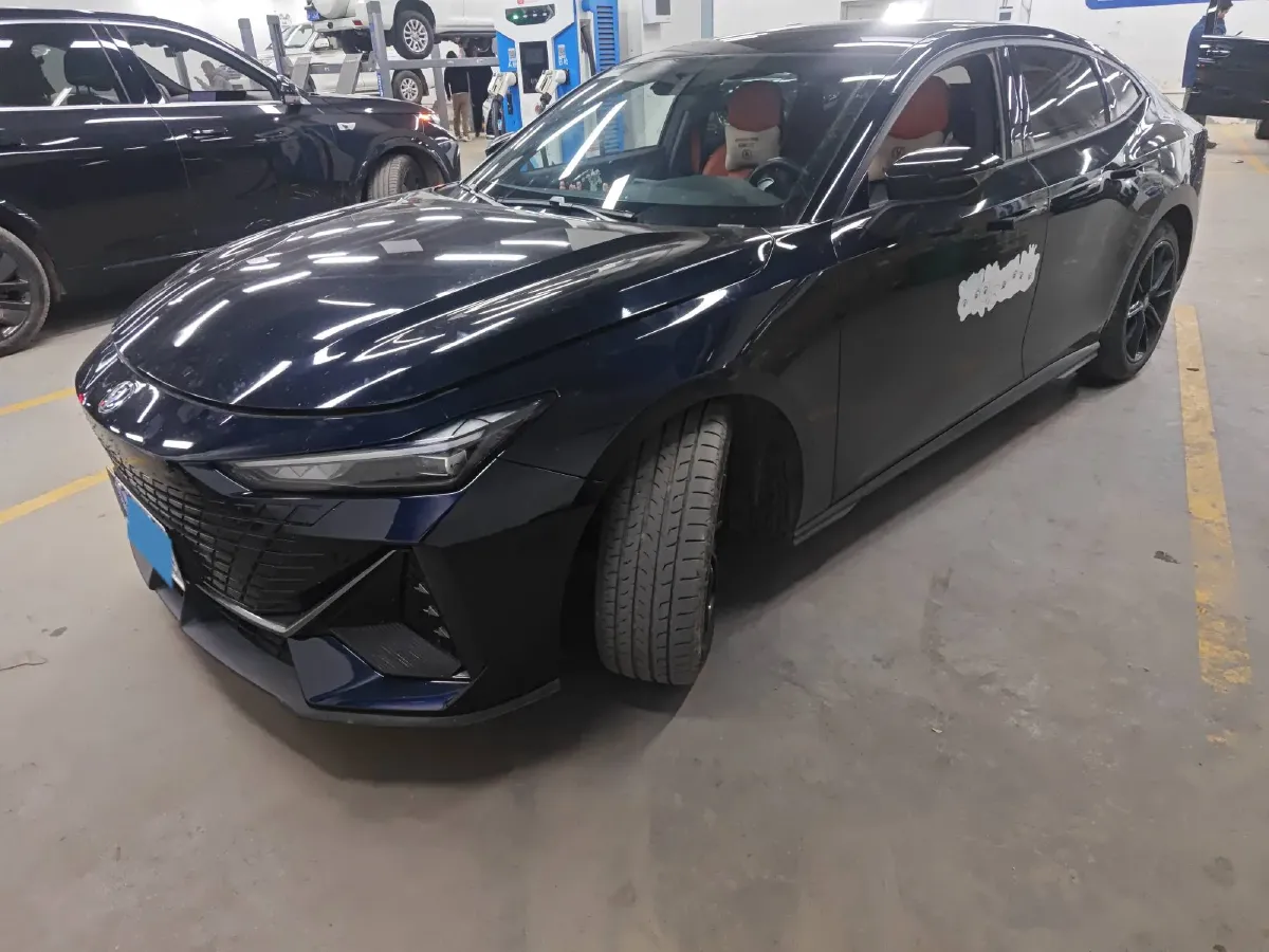 2022 ChangAn UNI-V 1.5T 188HP L4 7DCT,autocango,china used car exporter,china ev exporter,chinese used car exporter,chinese used ev exporter