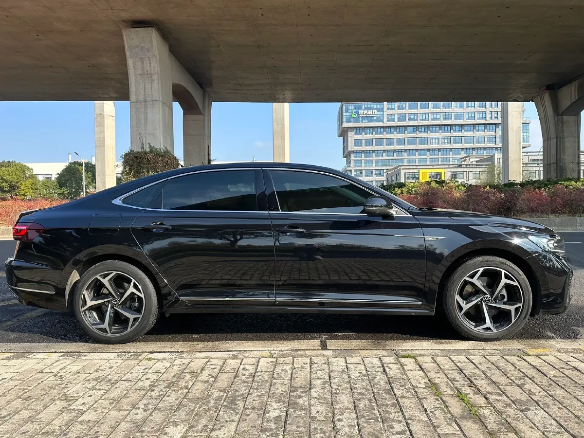 2024 Volkswagen Passat 2.0T 220HP L4 7DCT,autocango,china used car exporter,china ev exporter,chinese used car exporter,chinese used ev exporter