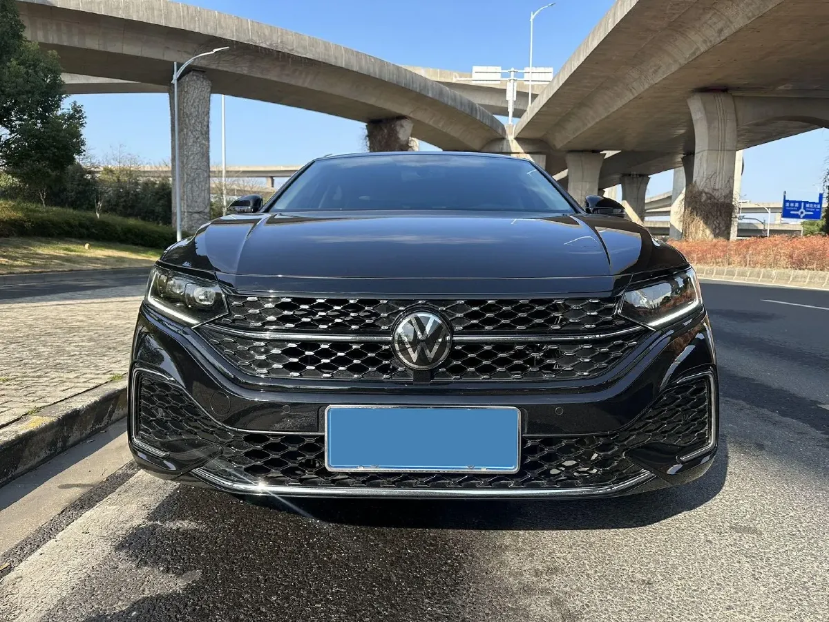 2024 Volkswagen Passat 2.0T 220HP L4 7DCT,autocango,china used car exporter,china ev exporter,chinese used car exporter,chinese used ev exporter