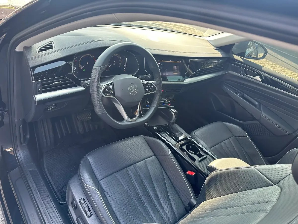 2024 Volkswagen Passat 2.0T 220HP L4 7DCT,autocango,china used car exporter,china ev exporter,chinese used car exporter,chinese used ev exporter