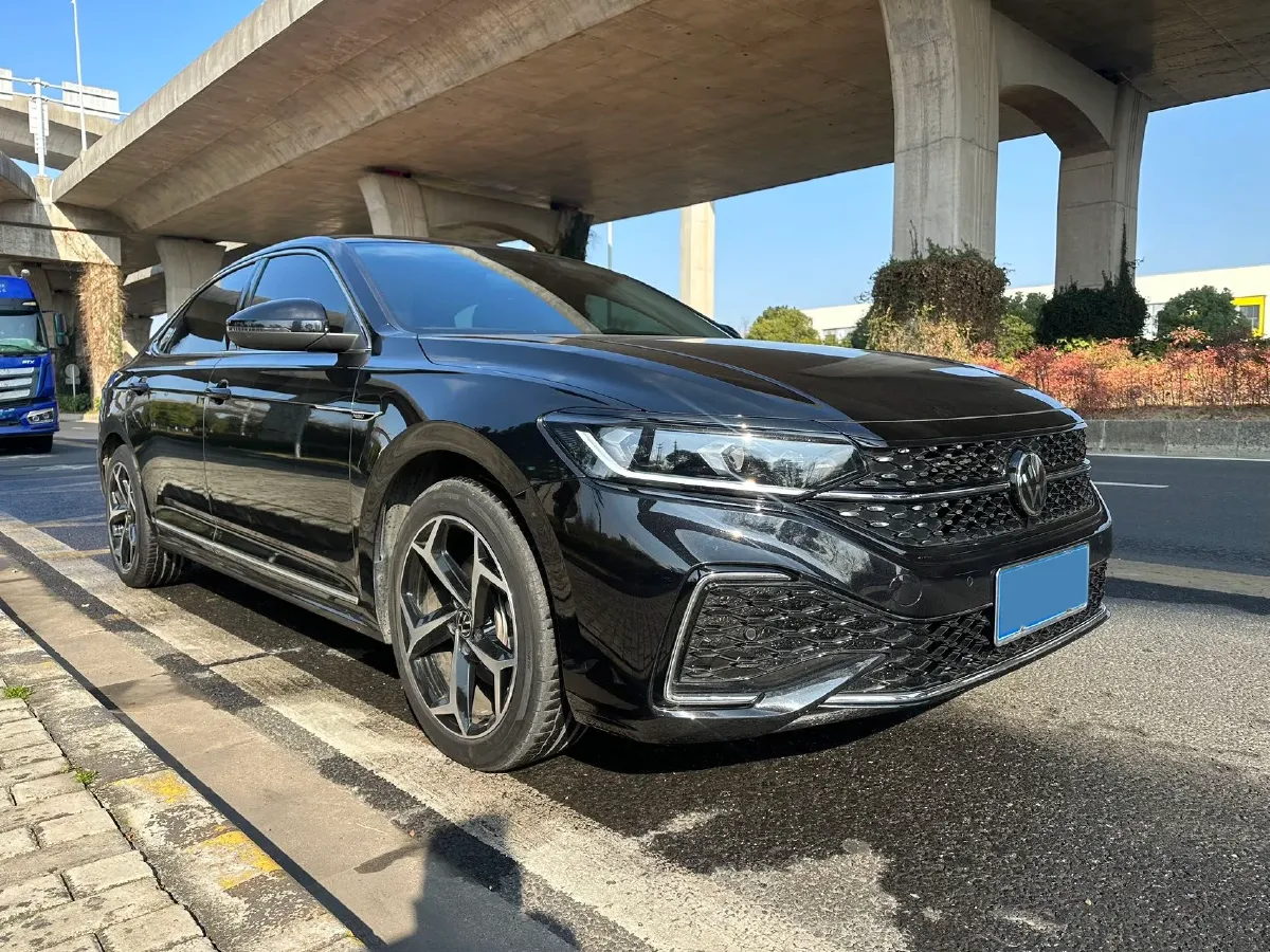 2024 Volkswagen Passat 2.0T 220HP L4 7DCT,autocango,china used car exporter,china ev exporter,chinese used car exporter,chinese used ev exporter