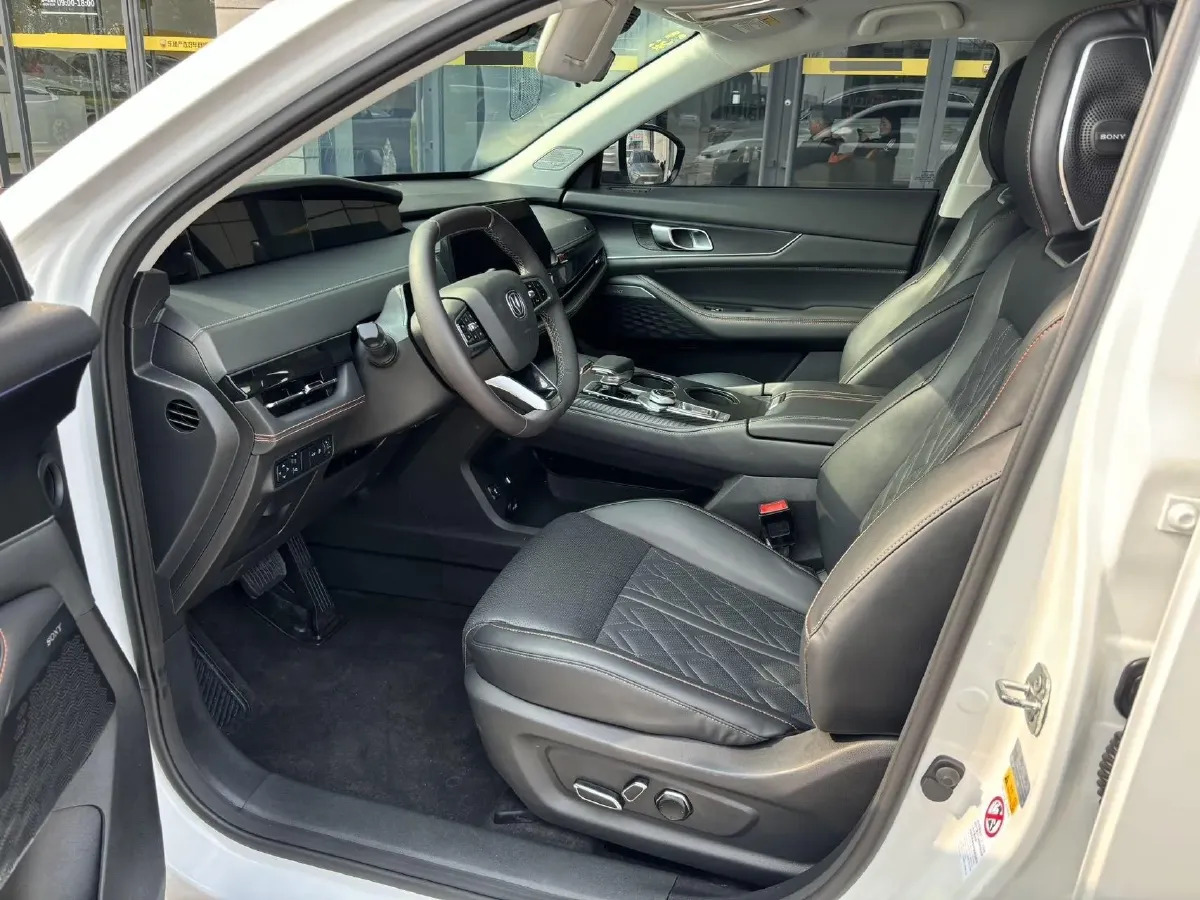 2021 ChangAn UNI-K 2.0T 233HP L4 8AT,autocango,china used car exporter,china ev exporter,chinese used car exporter,chinese used ev exporter