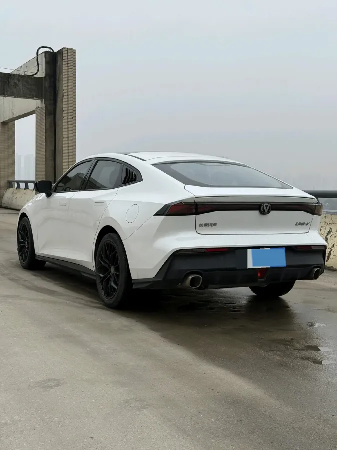 2022 ChangAn UNI-V 1.5T 188HP L4 7DCT,autocango,china used car exporter,china ev exporter,chinese used car exporter,chinese used ev exporter