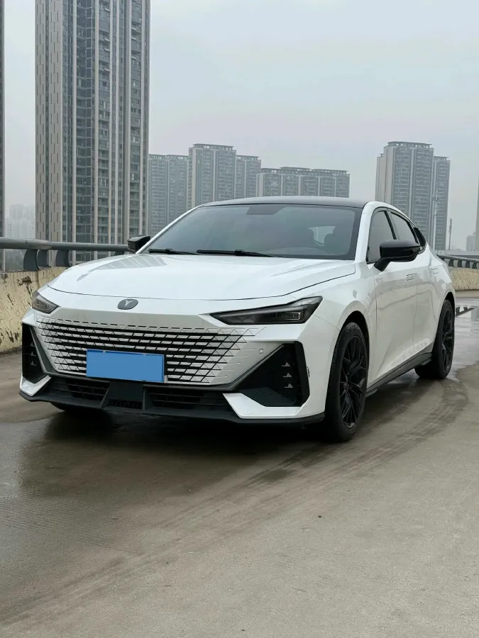 2022 ChangAn UNI-V 1.5T 188HP L4 7DCT,autocango,china used car exporter,china ev exporter,chinese used car exporter,chinese used ev exporter