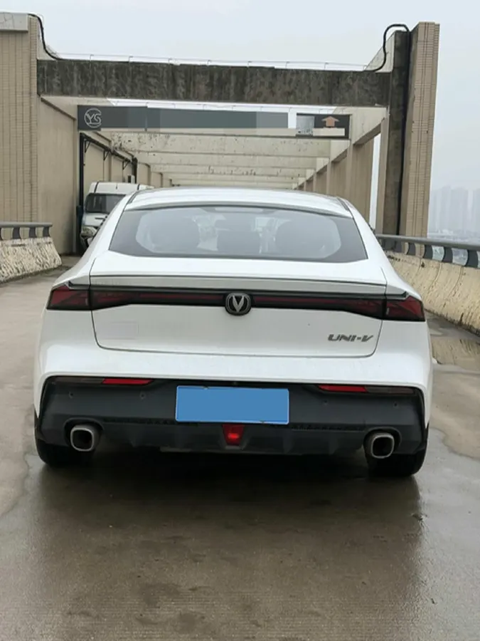 2022 ChangAn UNI-V 1.5T 188HP L4 7DCT,autocango,china used car exporter,china ev exporter,chinese used car exporter,chinese used ev exporter