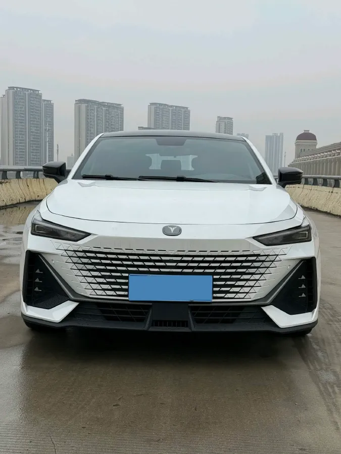 2022 ChangAn UNI-V 1.5T 188HP L4 7DCT,autocango,china used car exporter,china ev exporter,chinese used car exporter,chinese used ev exporter