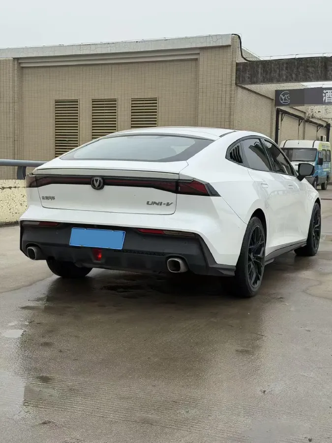 2022 ChangAn UNI-V 1.5T 188HP L4 7DCT,autocango,china used car exporter,china ev exporter,chinese used car exporter,chinese used ev exporter