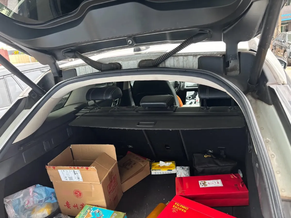 2017 Land Rover Range Rover Velar 2.0T 250HP L4 8AT,autocango,china used car exporter,china ev exporter,chinese used car exporter,chinese used ev exporter