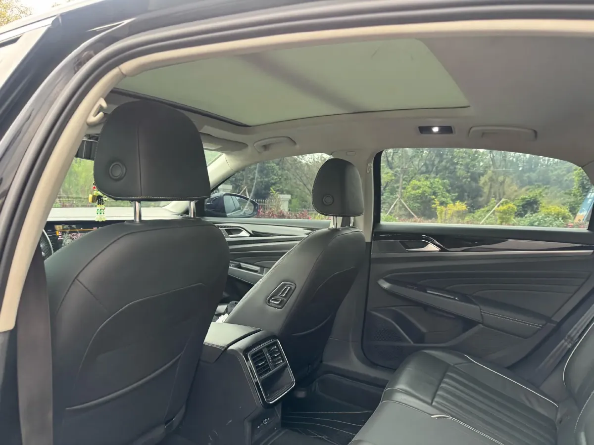 2021 Volkswagen Passat 2.0T 186HP L4 7DCT,autocango,china used car exporter,china ev exporter,chinese used car exporter,chinese used ev exporter