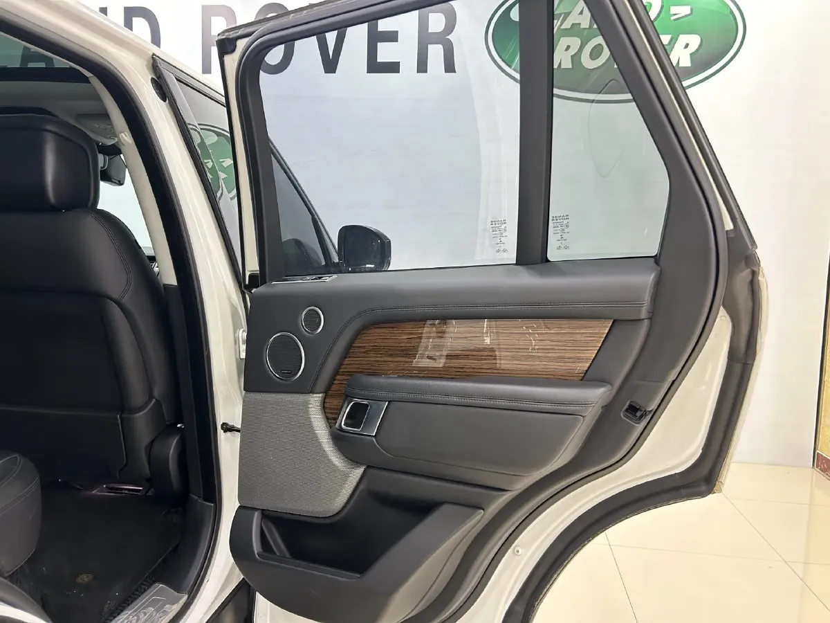 2018 Land Rover Range Rover Evoque 2.0T 241HP L4 9AT,autocango,china used car exporter,china ev exporter,chinese used car exporter,chinese used ev exporter