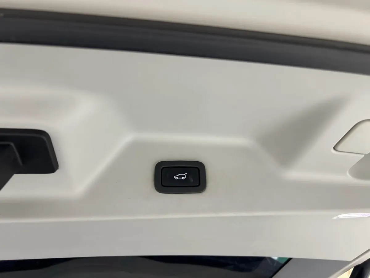 2018 Land Rover Range Rover Evoque 2.0T 241HP L4 9AT,autocango,china used car exporter,china ev exporter,chinese used car exporter,chinese used ev exporter