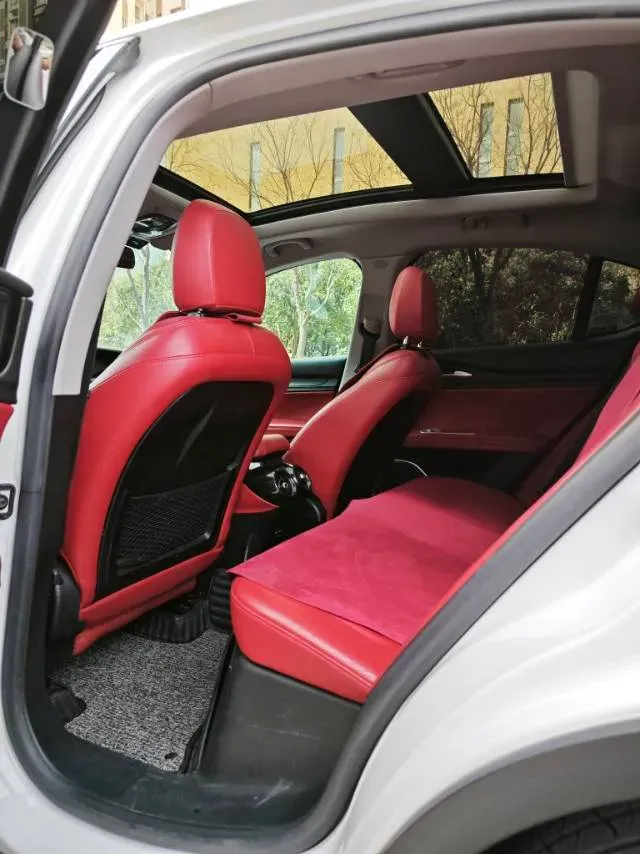 2017 Jaguar XE 2.0T 240HP L4 8AT,autocango,china used car exporter,china ev exporter,chinese used car exporter,chinese used ev exporter