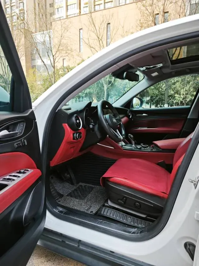 2017 Jaguar XE 2.0T 240HP L4 8AT,autocango,china used car exporter,china ev exporter,chinese used car exporter,chinese used ev exporter