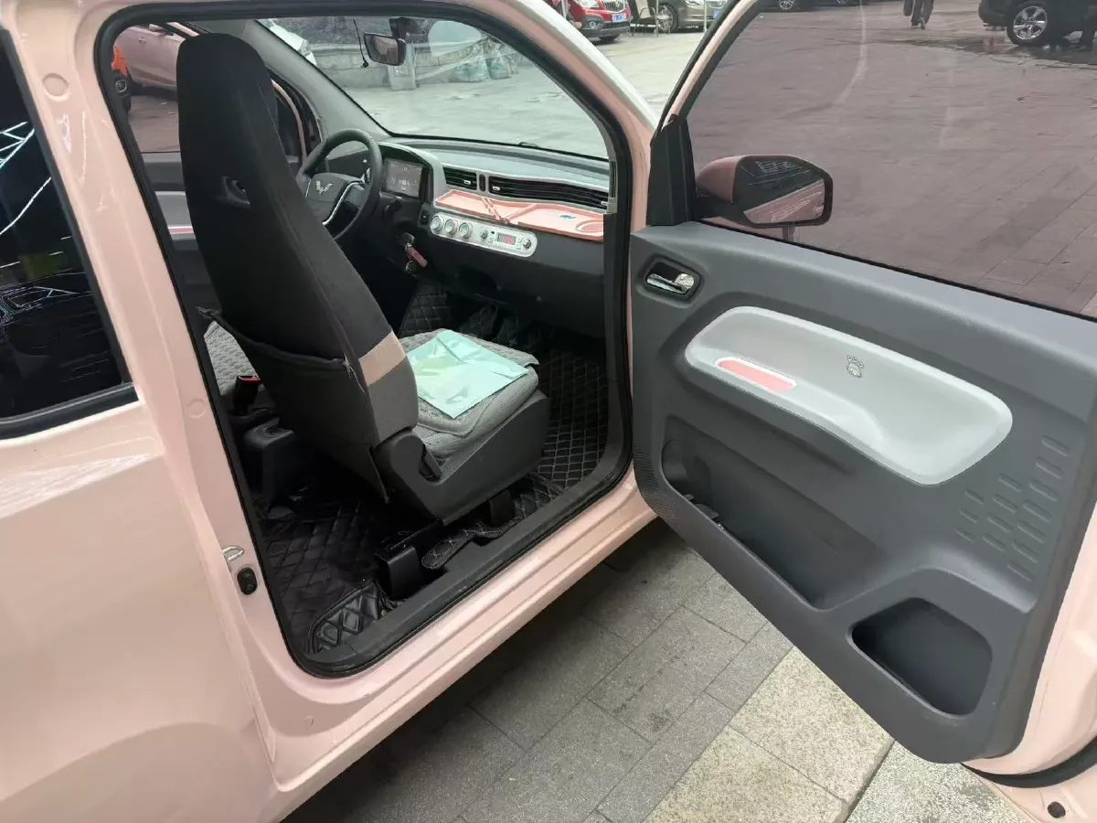 2021 WuLing HongGuang MINI EV BEV 13.8KWH,autocango,china used car exporter,china ev exporter,chinese used car exporter,chinese used ev exporter