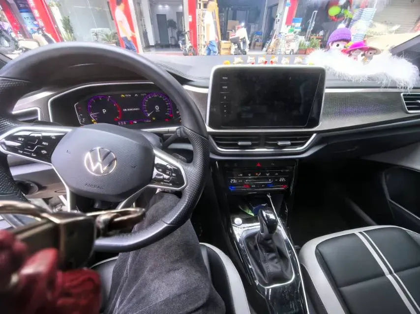 2023 Volkswagen T-Roc 1.5T 160HP L4 7DCT,autocango,china used car exporter,china ev exporter,chinese used car exporter,chinese used ev exporter