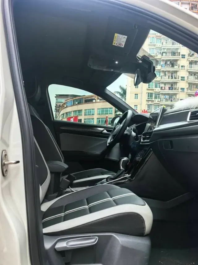 2023 Volkswagen T-Roc 1.5T 160HP L4 7DCT,autocango,china used car exporter,china ev exporter,chinese used car exporter,chinese used ev exporter