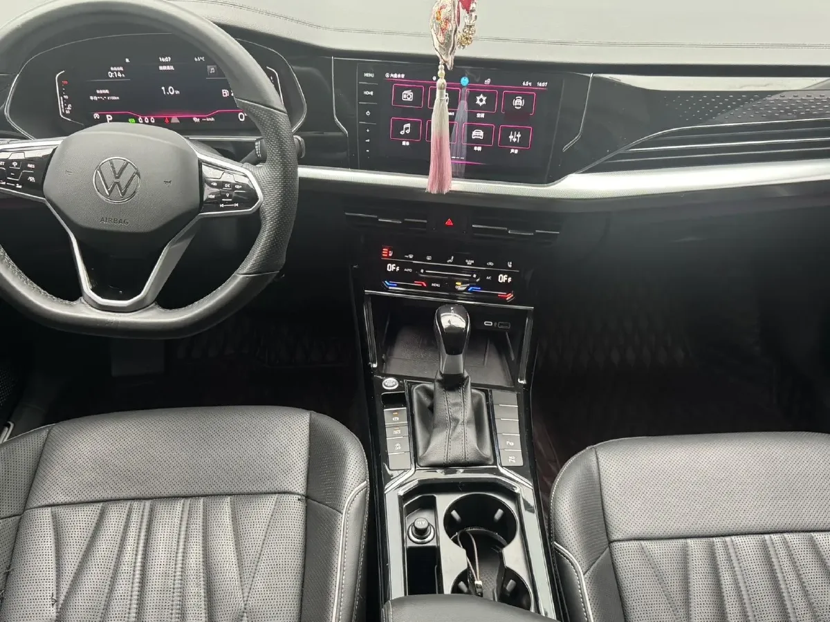 2023 Volkswagen Passat 2.0T 186HP L4 7DCT,autocango,china used car exporter,china ev exporter,chinese used car exporter,chinese used ev exporter