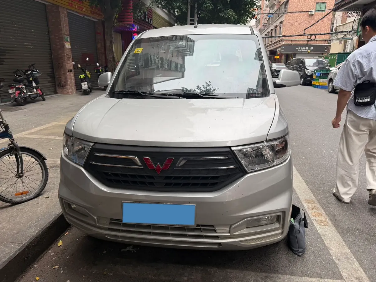 2021 WuLing HongGuang V 1.5L 99HP L4 6MT,autocango,china used car exporter,china ev exporter,chinese used car exporter,chinese used ev exporter