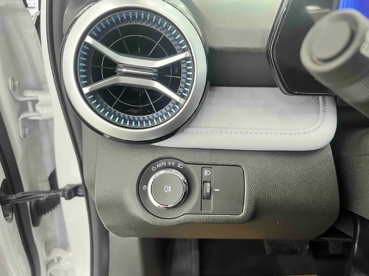 2023 Chevrolet Monza 1.5L 113HP L4 6DCT,autocango,china used car exporter,china ev exporter,chinese used car exporter,chinese used ev exporter