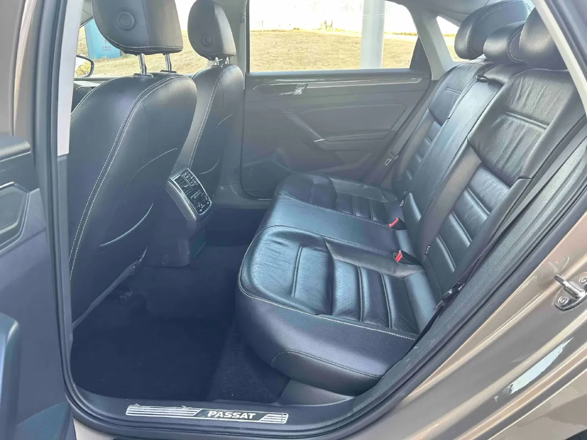 2017 Volkswagen Passat 1.8T 180HP L4 7DCT,autocango,china used car exporter,china ev exporter,chinese used car exporter,chinese used ev exporter