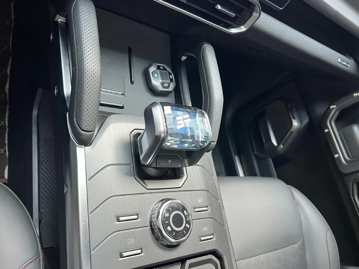 2024 Jetour ShanHai TravellerC-DM 1.5T 156HP L4 3DHT PHEV 26.7KWH,autocango,china used car exporter,china ev exporter,chinese used car exporter,chinese used ev exporter