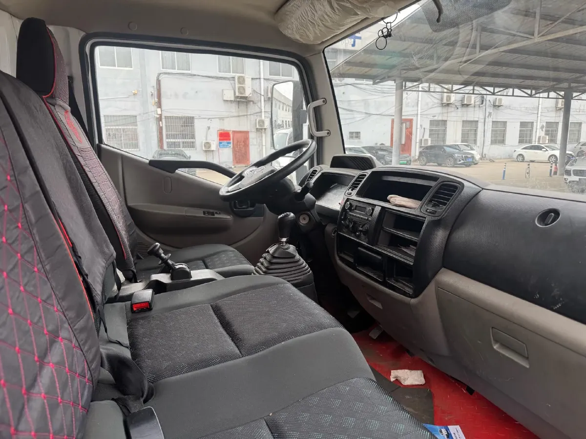 2008 Landwind X6 2.5T 143HP L4 5MT,autocango,china used car exporter,china ev exporter,chinese used car exporter,chinese used ev exporter