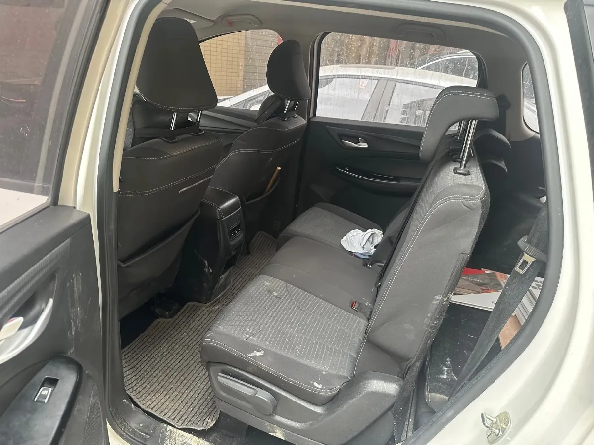 2021 BaoJun 730 1.5T 147HP L4 6MT,autocango,china used car exporter,china ev exporter,chinese used car exporter,chinese used ev exporter