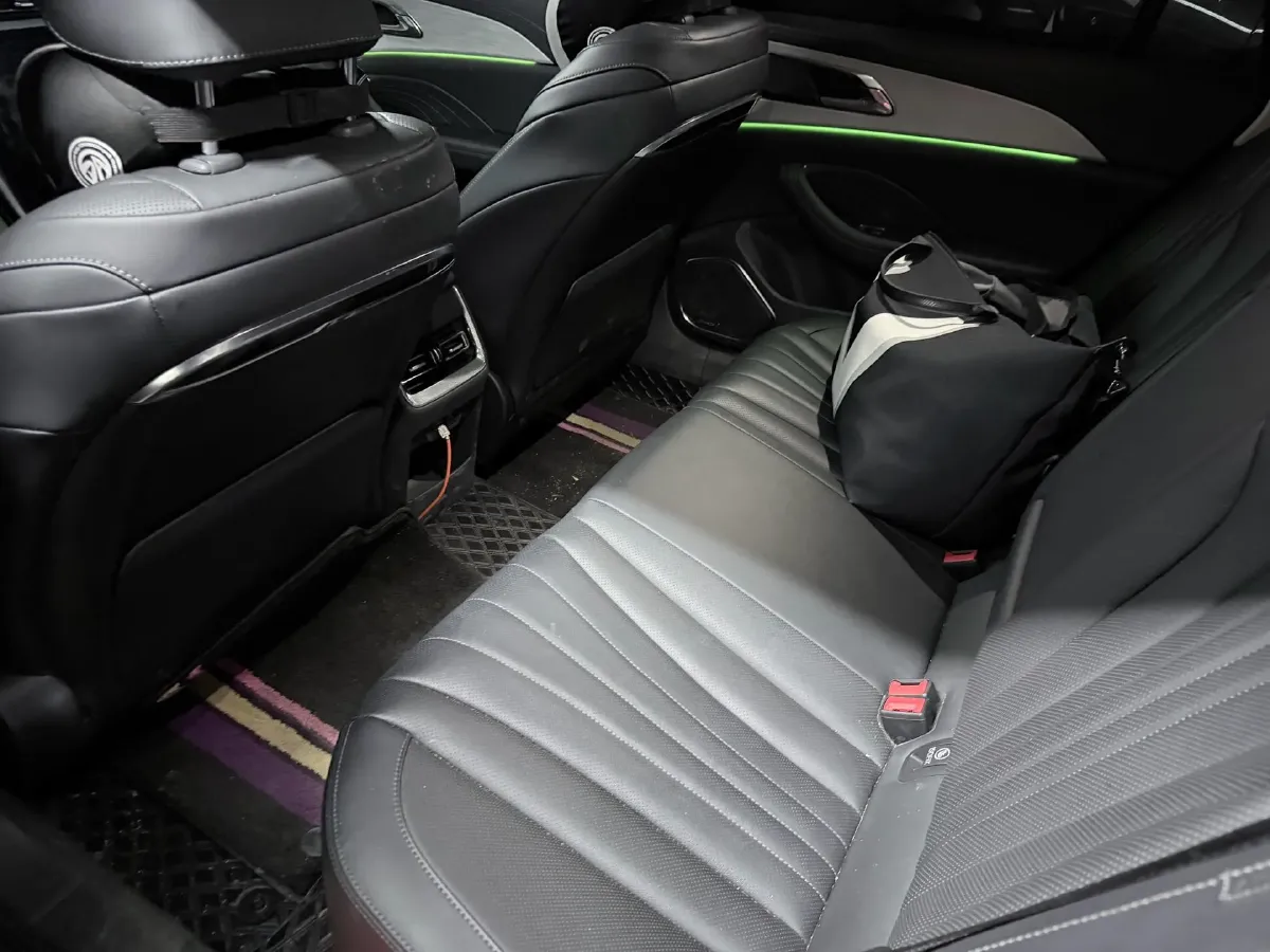 2025 HongQi H5 1.5T 169HP L4 1DHT Hybrid,autocango,china used car exporter,china ev exporter,chinese used car exporter,chinese used ev exporter