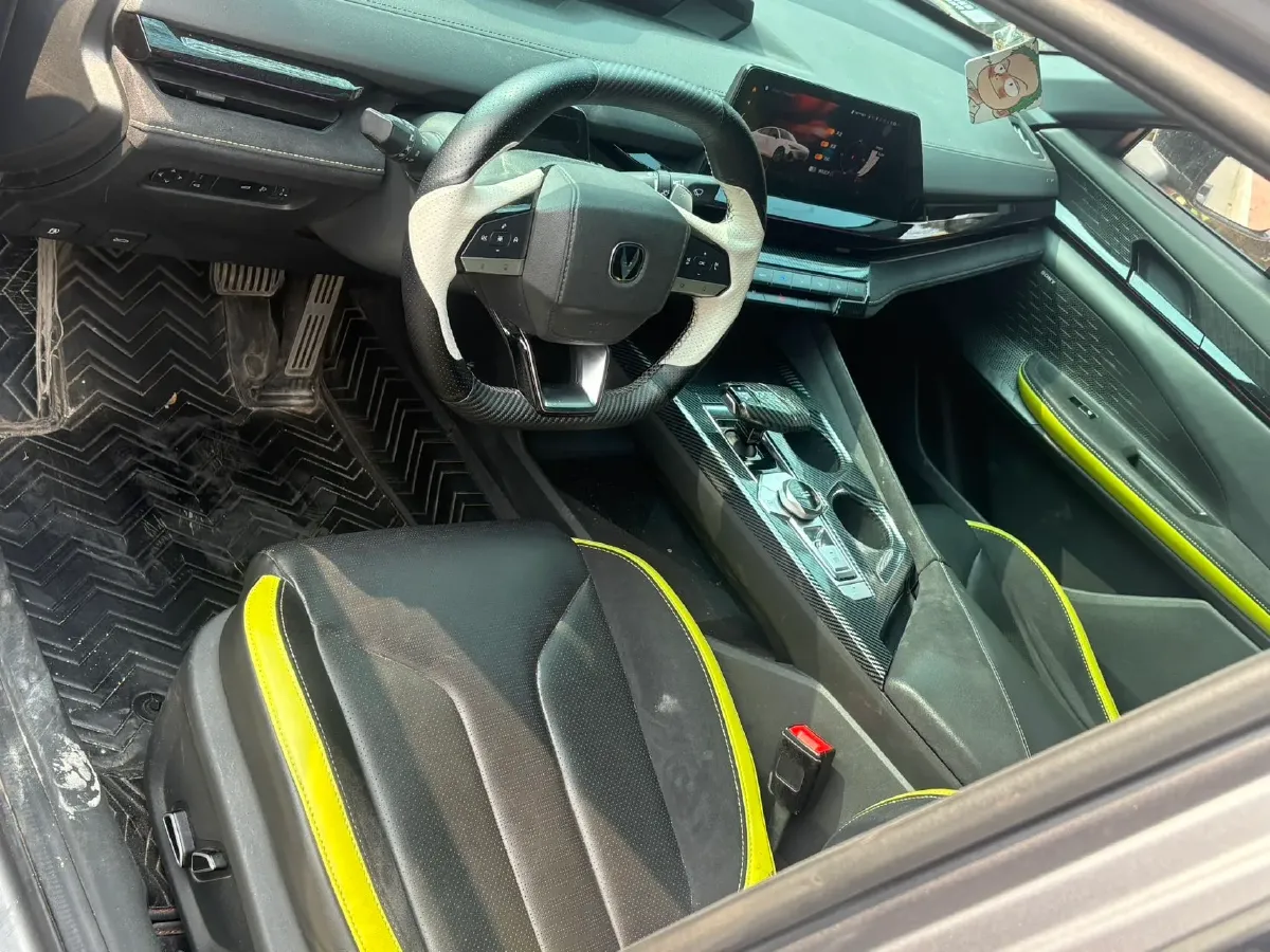 2022 ChangAn UNI-V 2.0T 233HP L4 8AT,autocango,china used car exporter,china ev exporter,chinese used car exporter,chinese used ev exporter