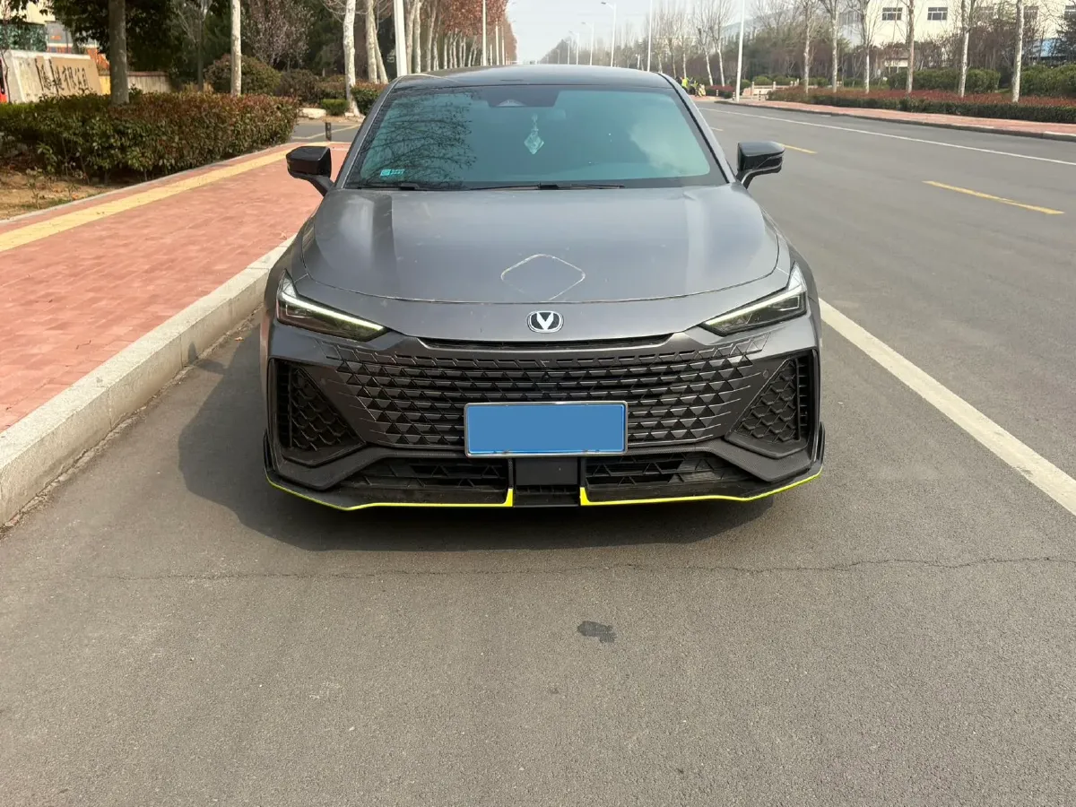 2022 ChangAn UNI-V 2.0T 233HP L4 8AT,autocango,china used car exporter,china ev exporter,chinese used car exporter,chinese used ev exporter
