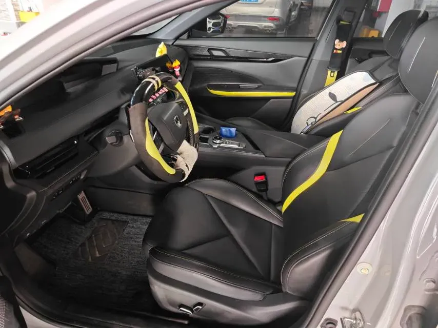 2022 ChangAn UNI-V 1.5T 188HP L4 7DCT,autocango,china used car exporter,china ev exporter,chinese used car exporter,chinese used ev exporter