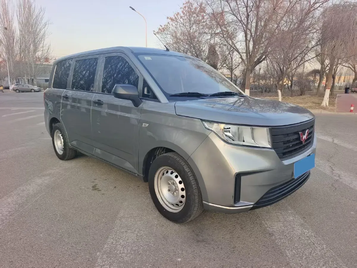 2021 WuLing HongGuang Plus 1.5L 99HP L4 6MT,autocango,china used car exporter,china ev exporter,chinese used car exporter,chinese used ev exporter